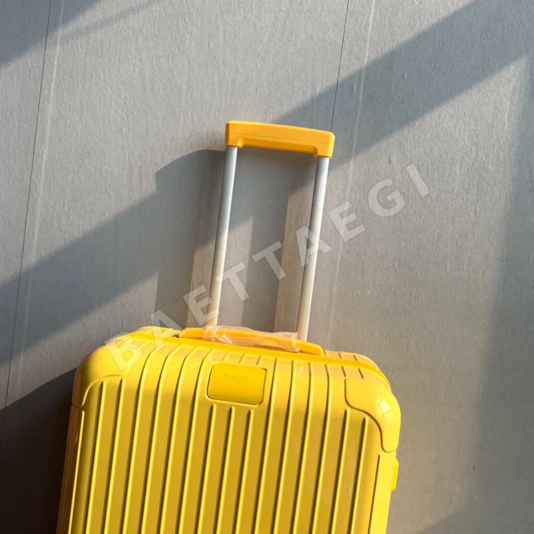 여행가방 리모와 초경량 금색 여행가방 상세 이미지 2