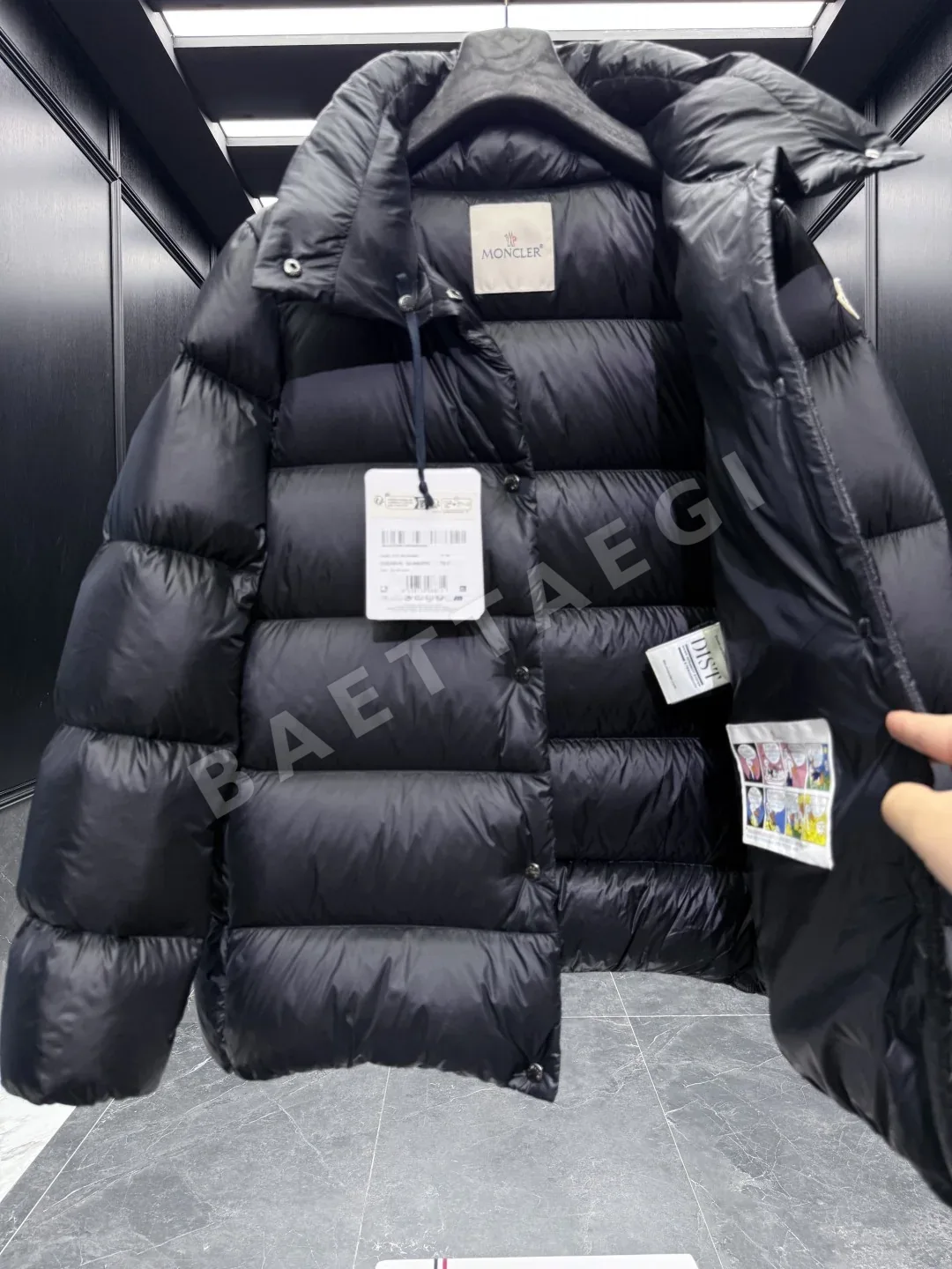 몽클레르 코체비스 다운 패딩 재킷 상세 이미지 8