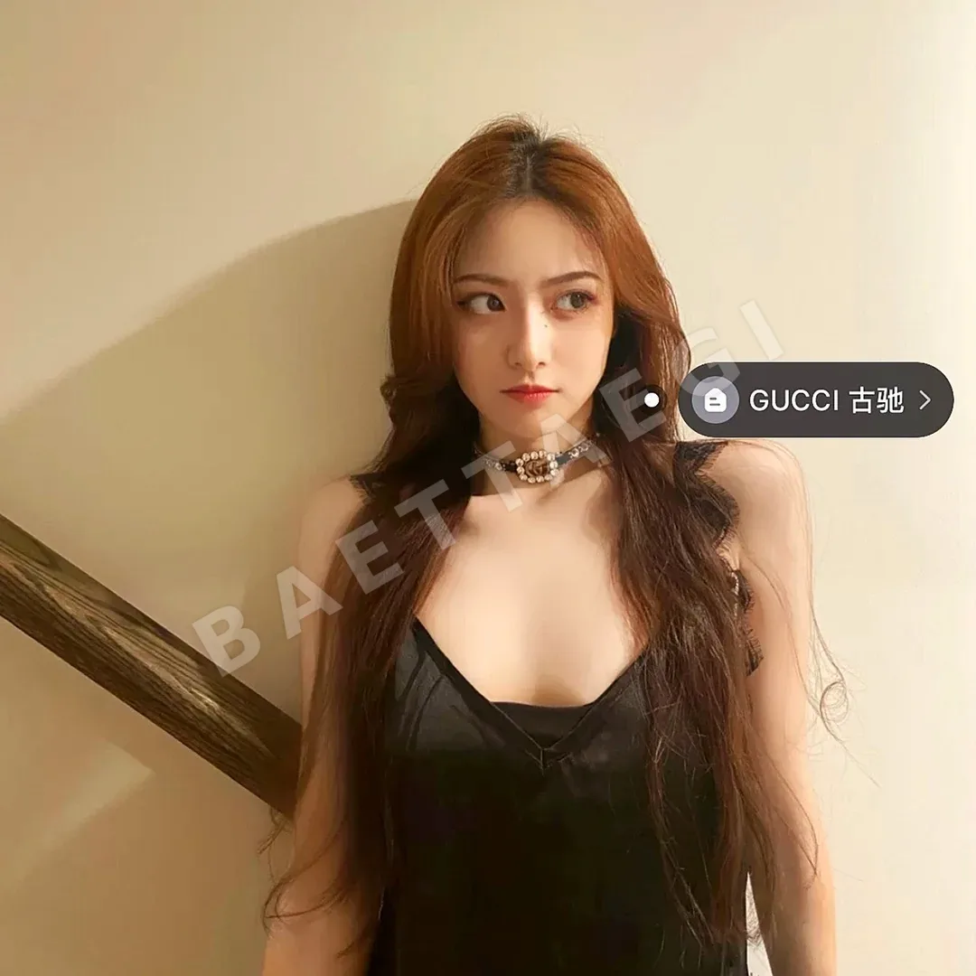 구찌 GG 레터 크리스탈 가죽 초커 목걸이 상세 이미지 8