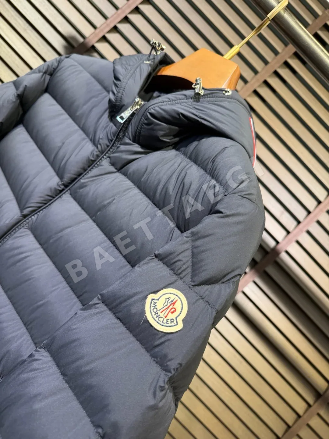 몽클레르 베르메일 후드 쇼트 다운 자켓 M3552 상세 이미지 5