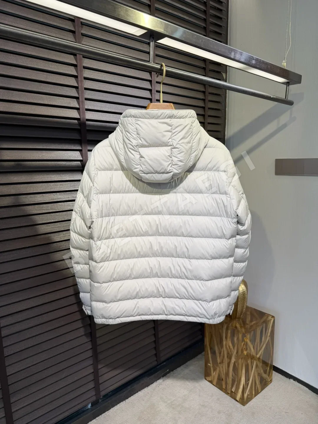 몽클레르 세스트리에 후드 쇼트 다운 자켓 M99805 상세 이미지 2