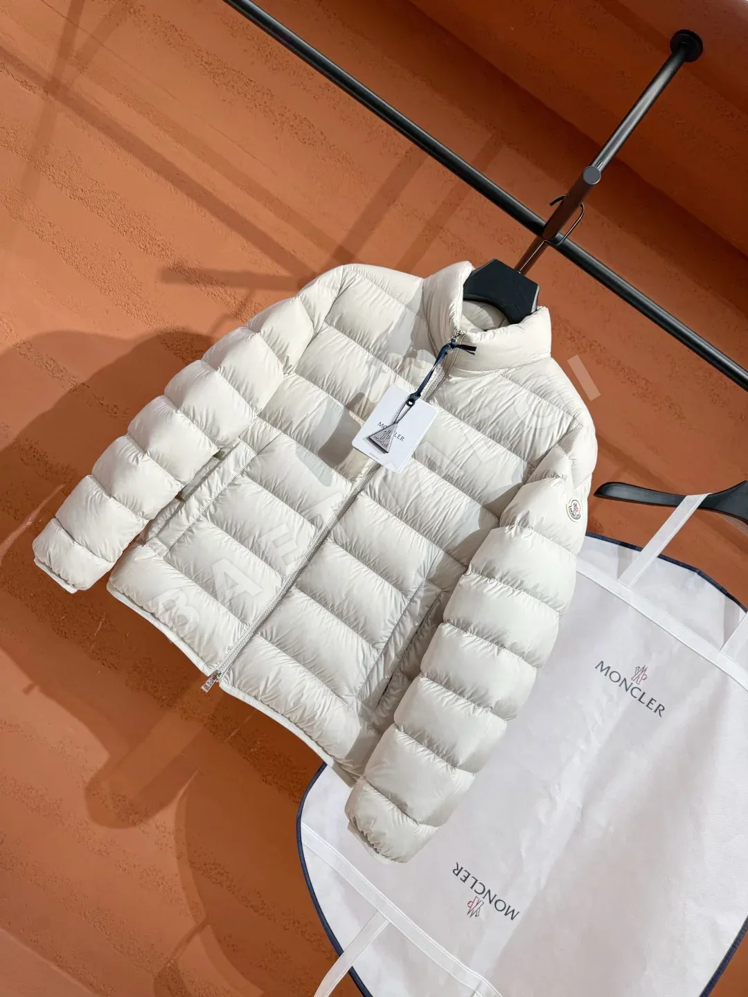 몽클레르 보디넷 쇼트 다운 자켓 상세 이미지 2