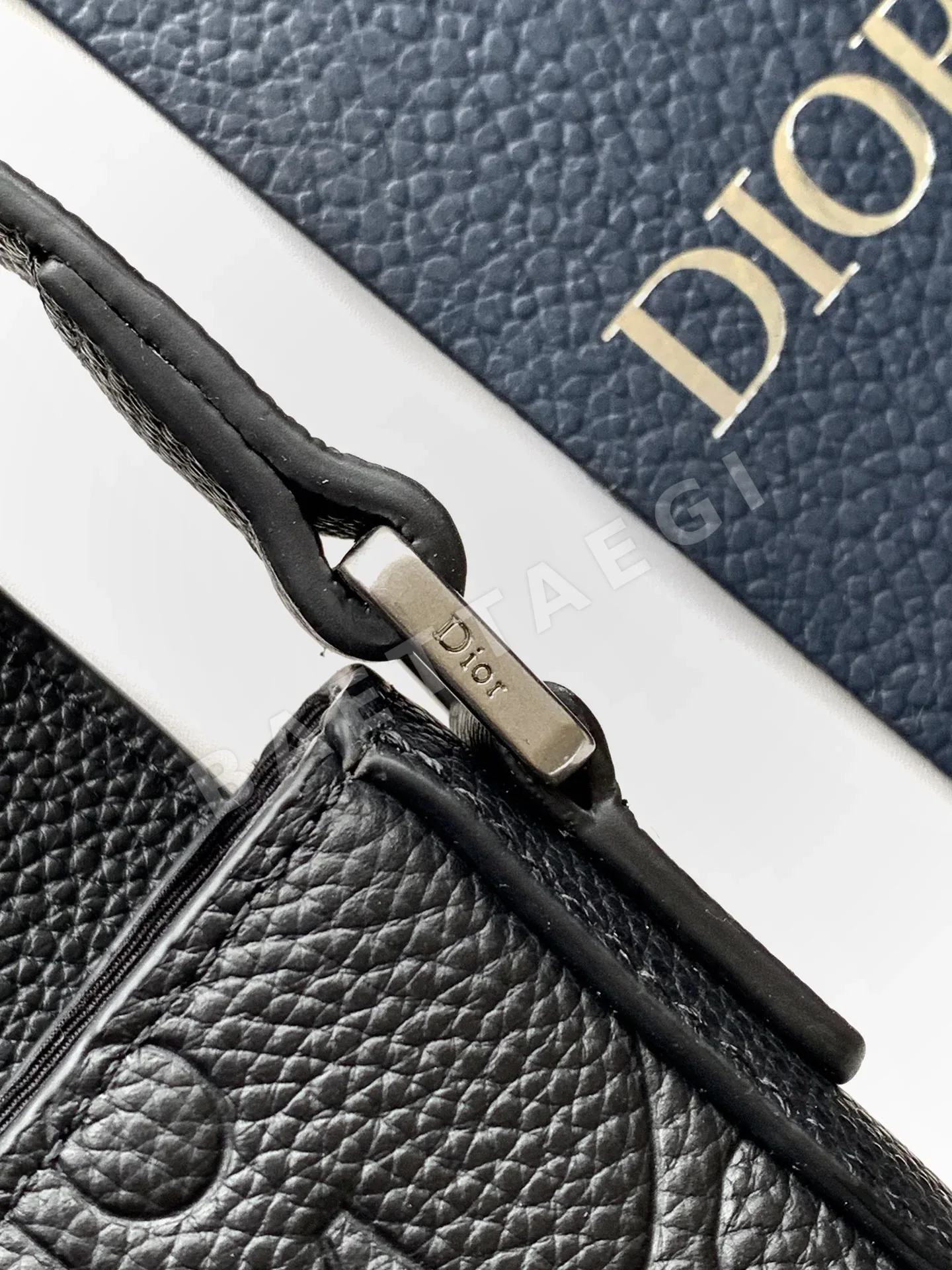 디올 새들 플랩 메신저 가방 상세 이미지 6