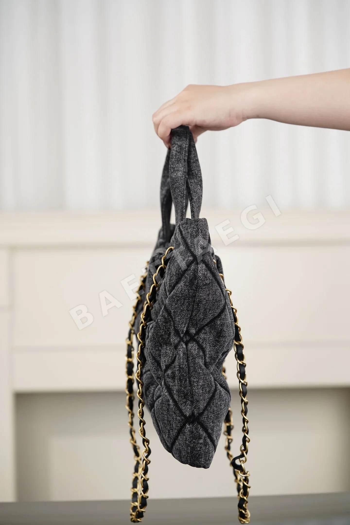 샤넬 리본 디테일 퀼팅 데님 미디엄 가방 상세 이미지 6