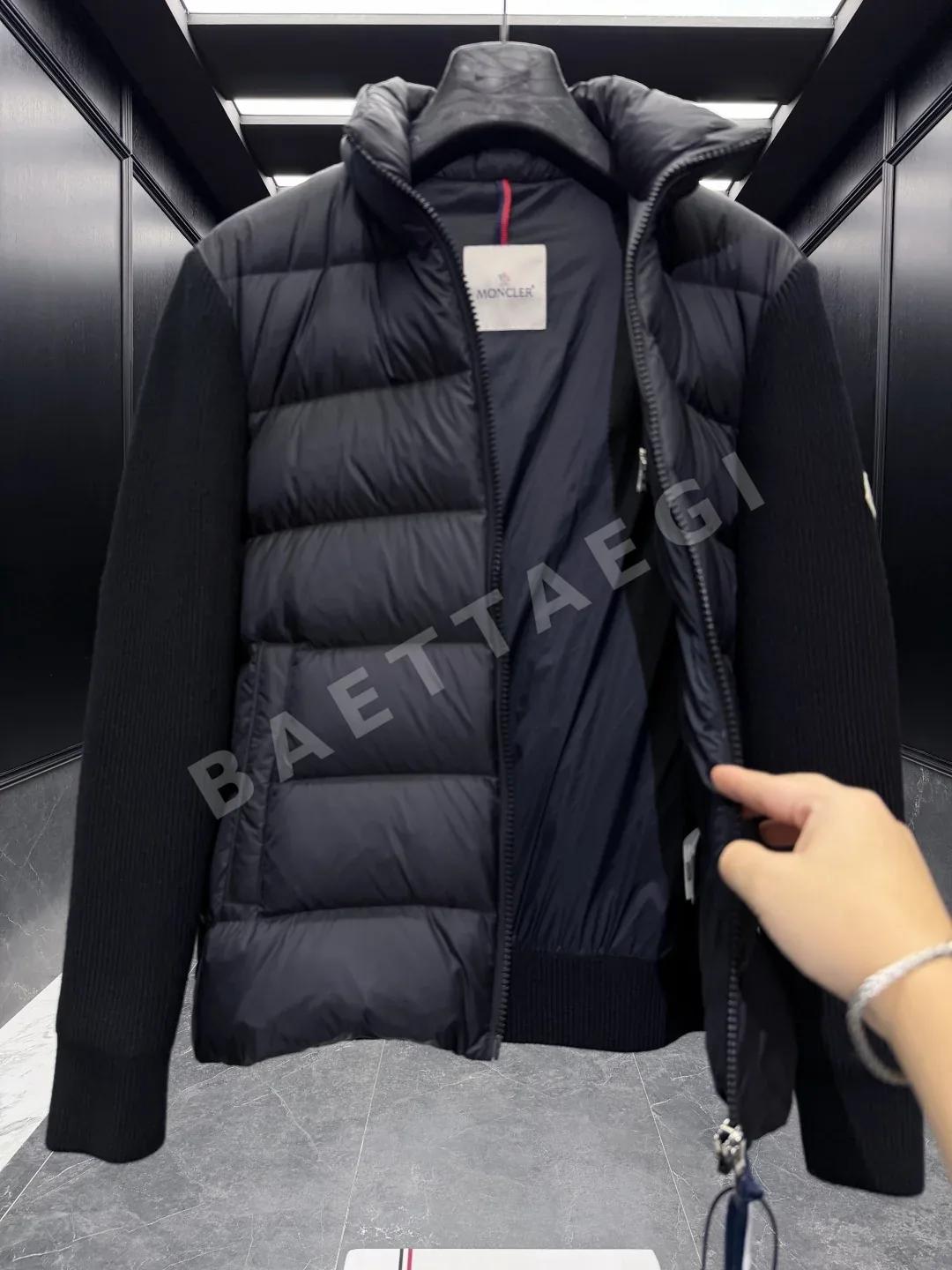 몽클레르 울 안감 클래식 남성 패딩 자켓 상세 이미지 8