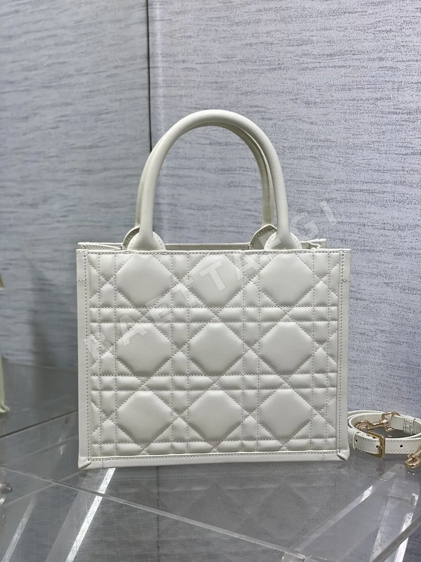 디올 송아지가죽 퀼팅 토트백 상세 이미지 4