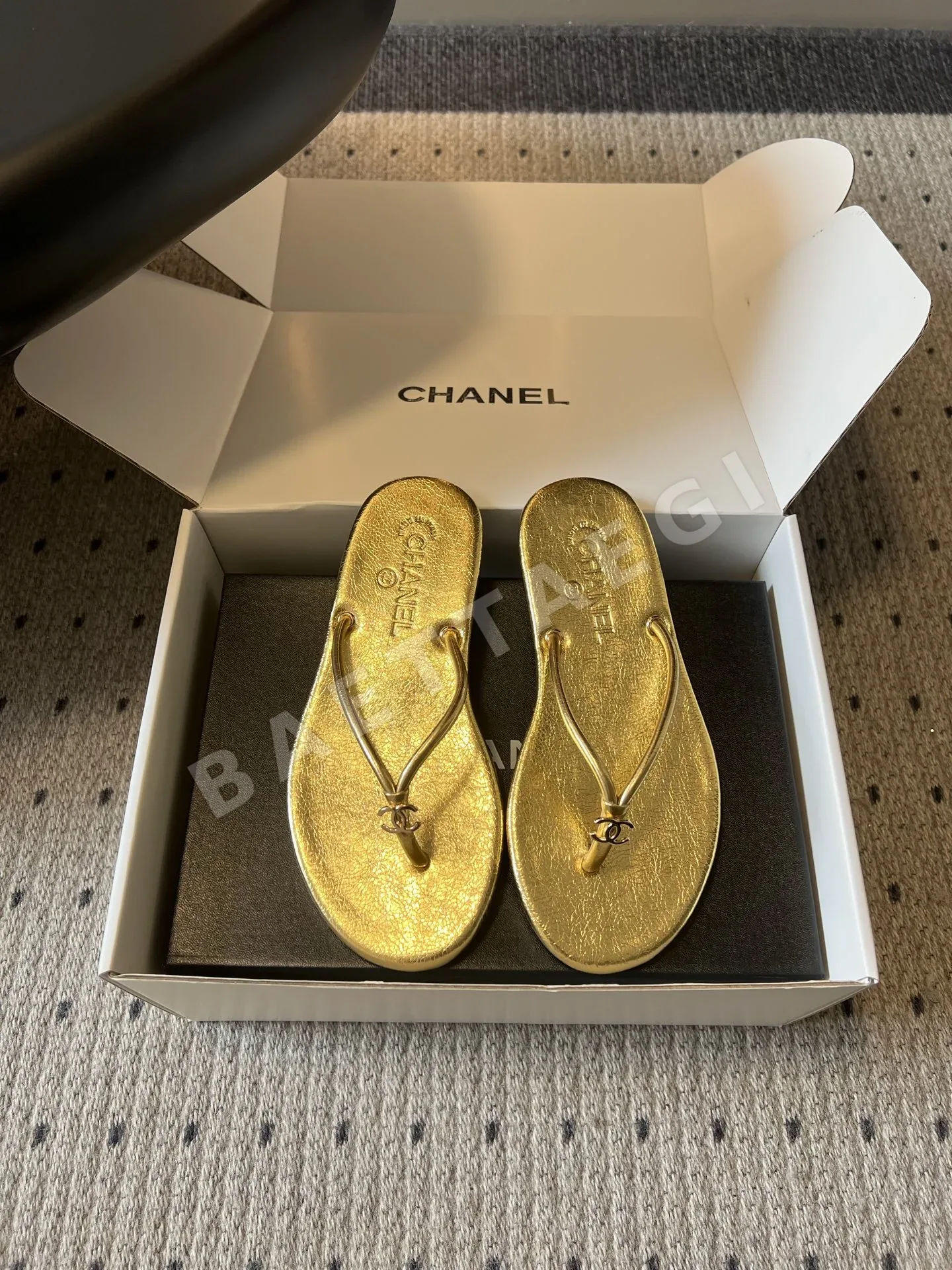 샤넬 더블 C 로고 플랫 플립플롭 75385