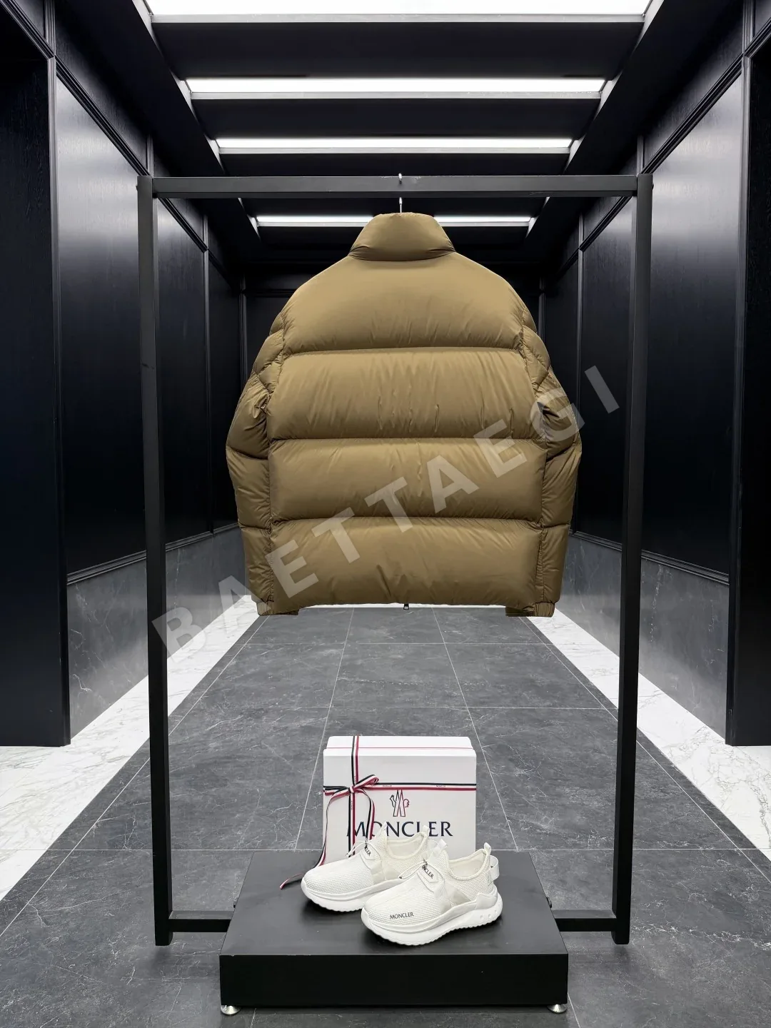 몽클레르 시논 남성 스퀘어 퀼팅 숏 패딩 상세 이미지 9