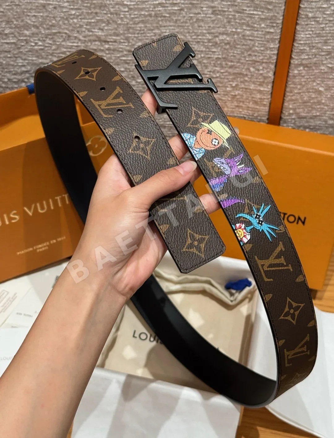 루이비통 타일러 그래피티 양면 벨트 상세 이미지 5