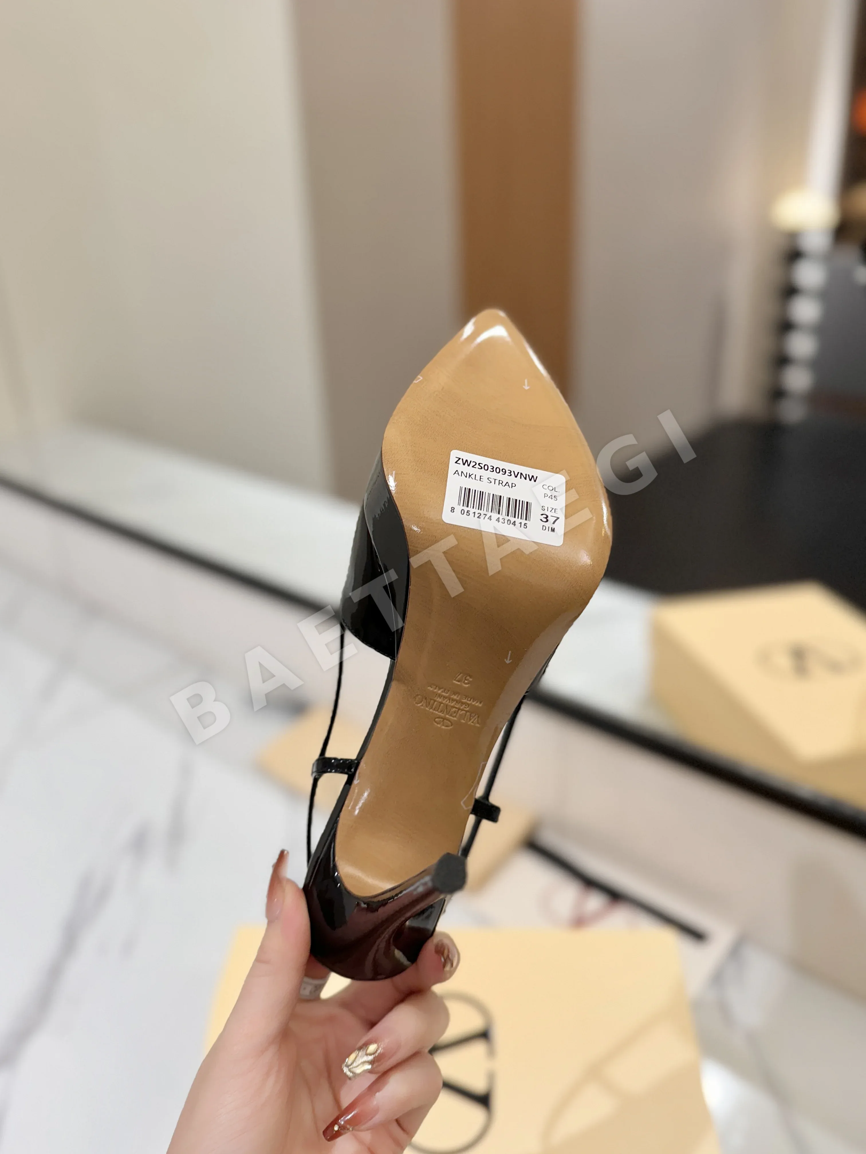발렌티노 V 버클 메탈릭 샌들 하이힐 상세 이미지 18