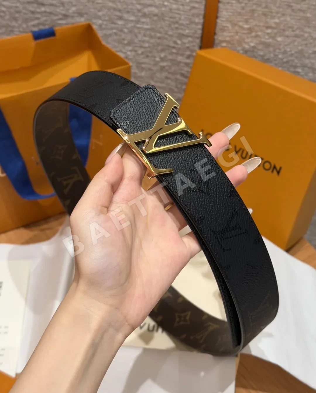루이비통 이니셜 모노그램 미드나이트 40mm 리버시블 벨트 상세 이미지 4