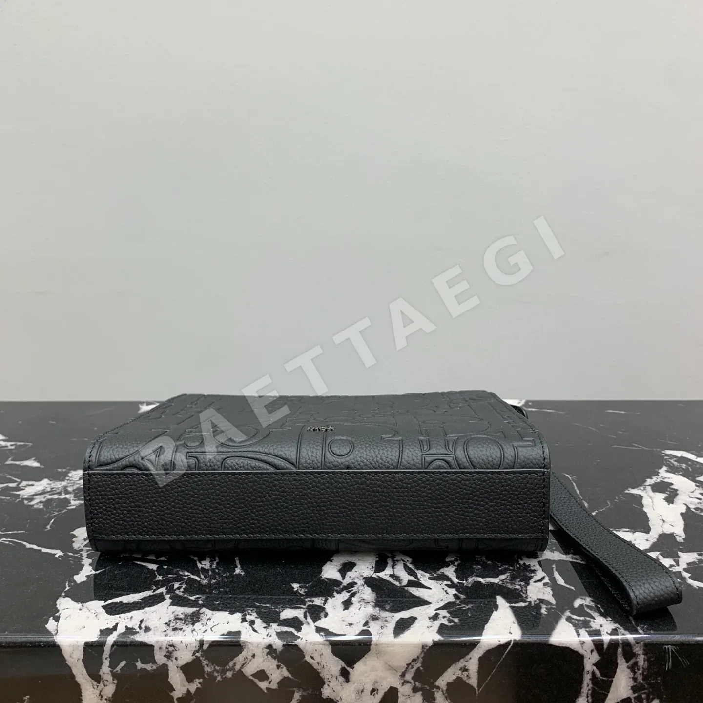 디올 오블리크 엠보싱 카우하이드 클러치백 상세 이미지 7
