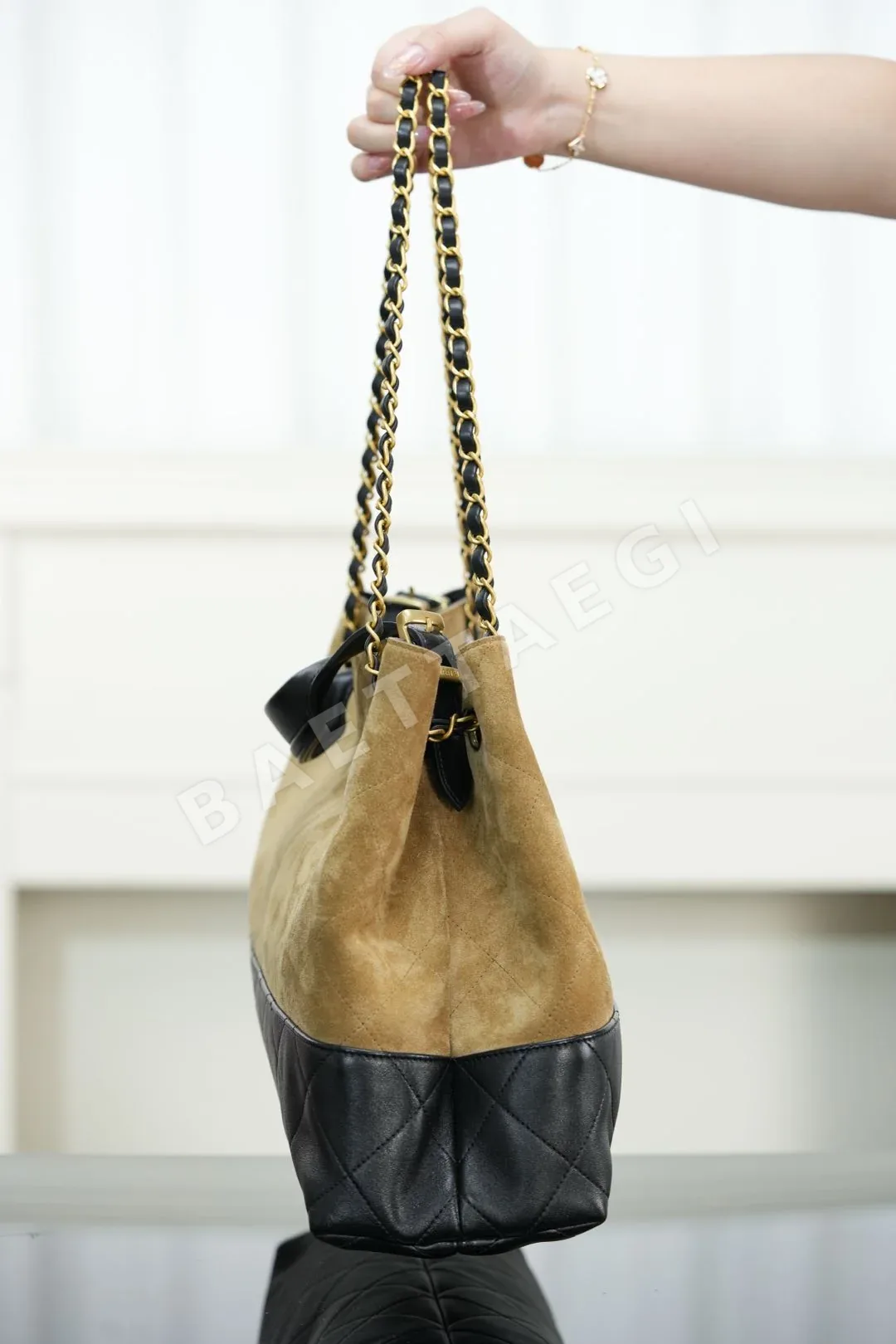 샤넬 케어 25F 스웨이드 쇼핑백 상세 이미지 7
