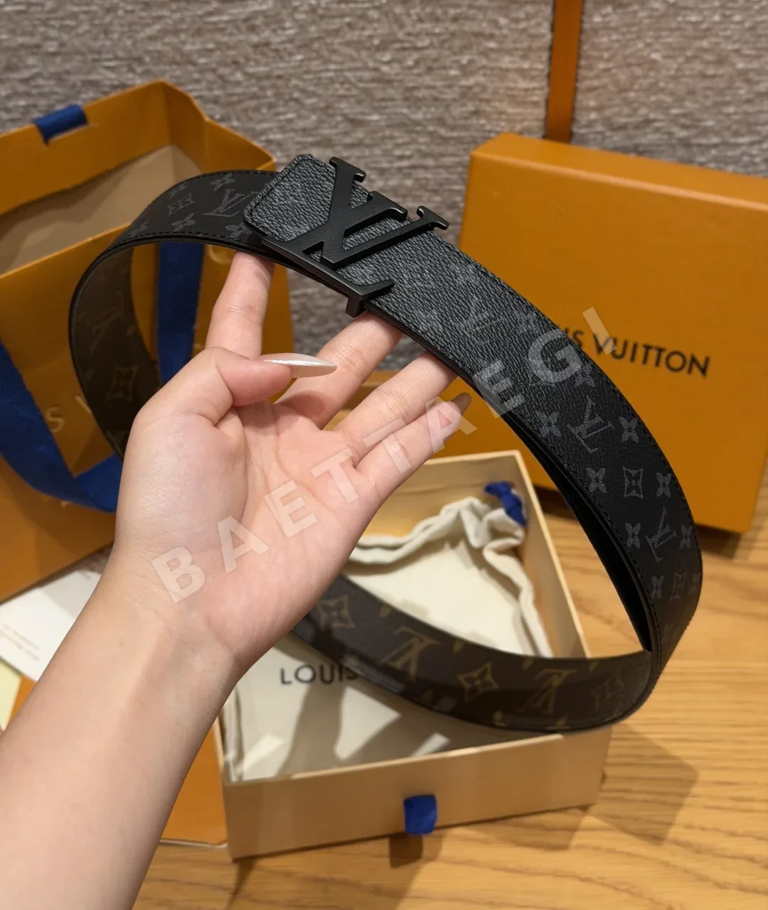 루이비통 이니셜 40mm 리버시블 벨트 상세 이미지 4