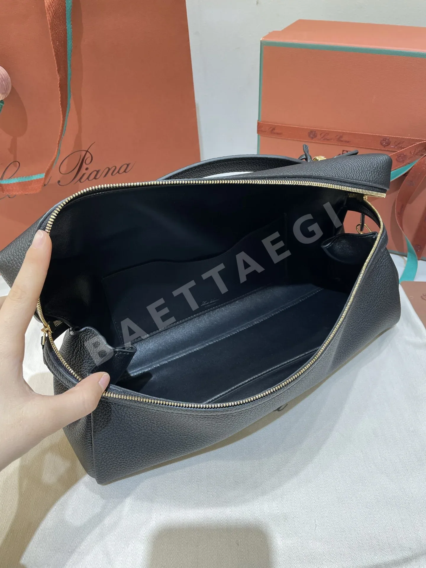 로로피아나 엑스트라소프티 핸드백 상세 이미지 6