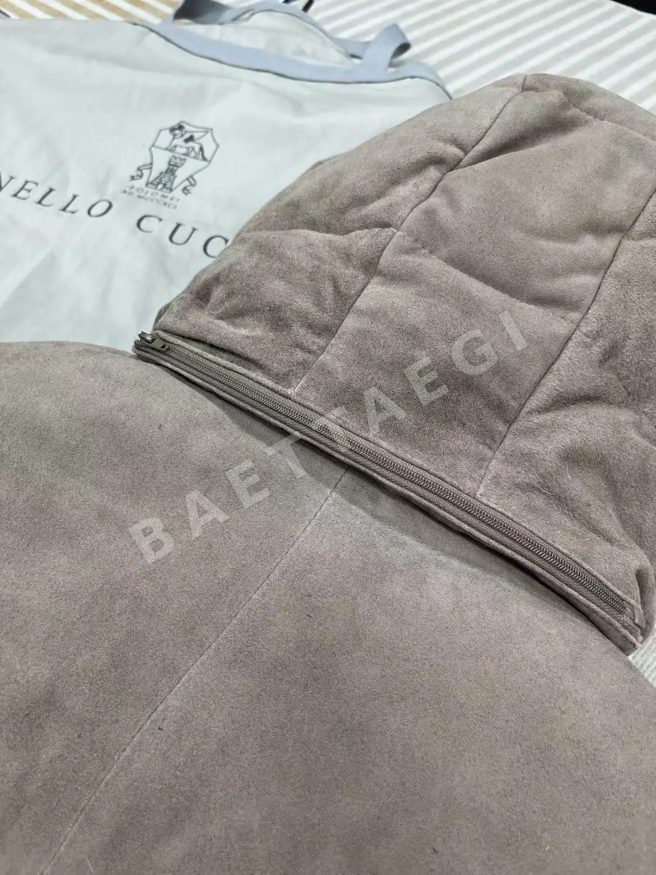 브루넬로쿠치넬리 브루넬로 쿠치넬리(Brunello Cucinelli) 스웨이드 후드 패딩 자켓 상세 이미지 17