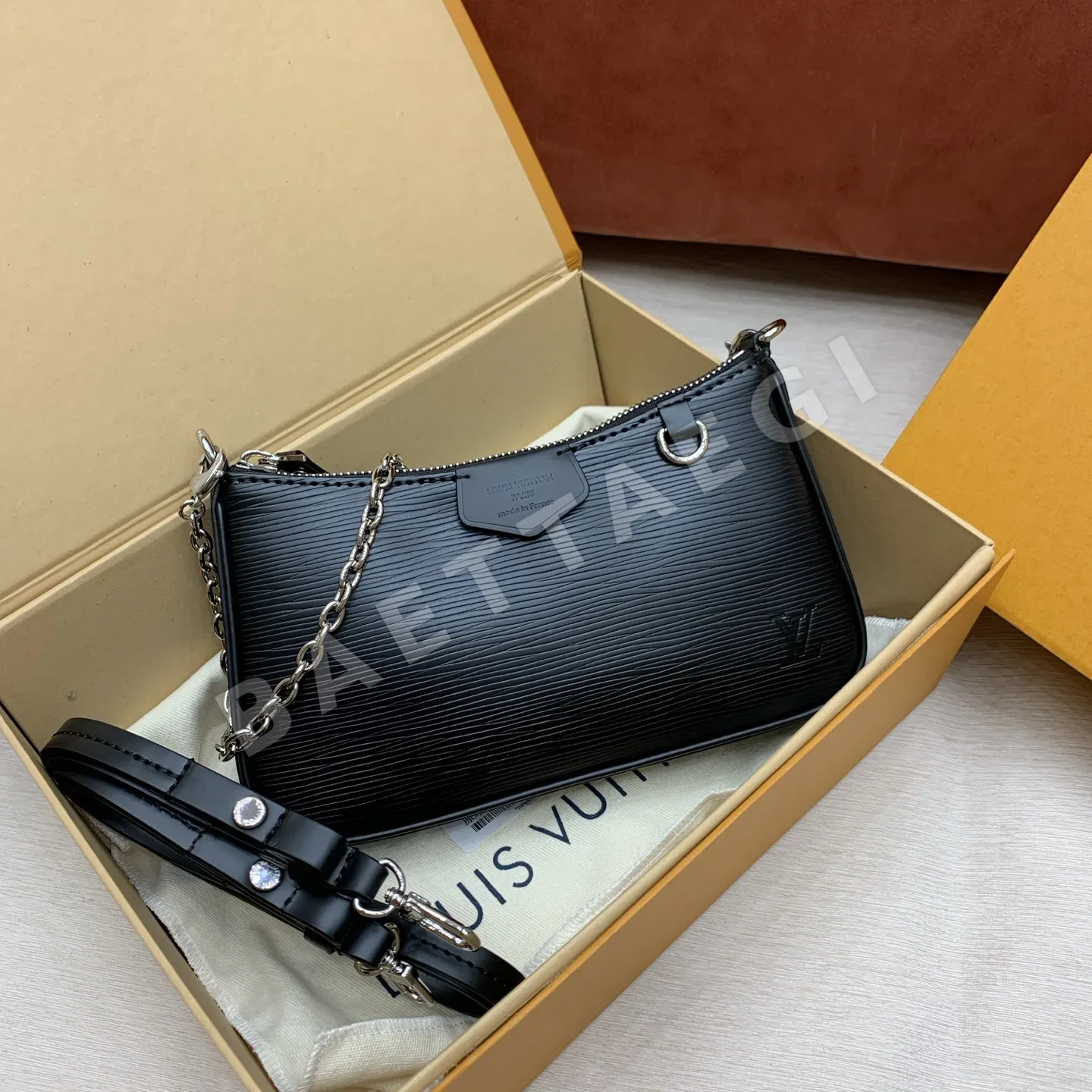 루이비통 로메가 체인 백 가방 M80471