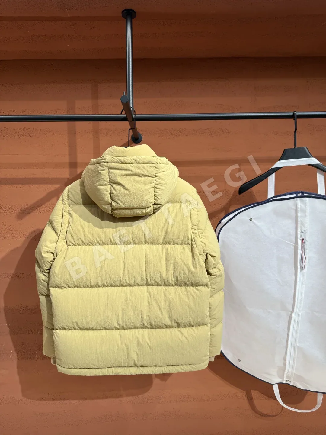 버버리 남성 탈착조끼 패딩 상세 이미지 8