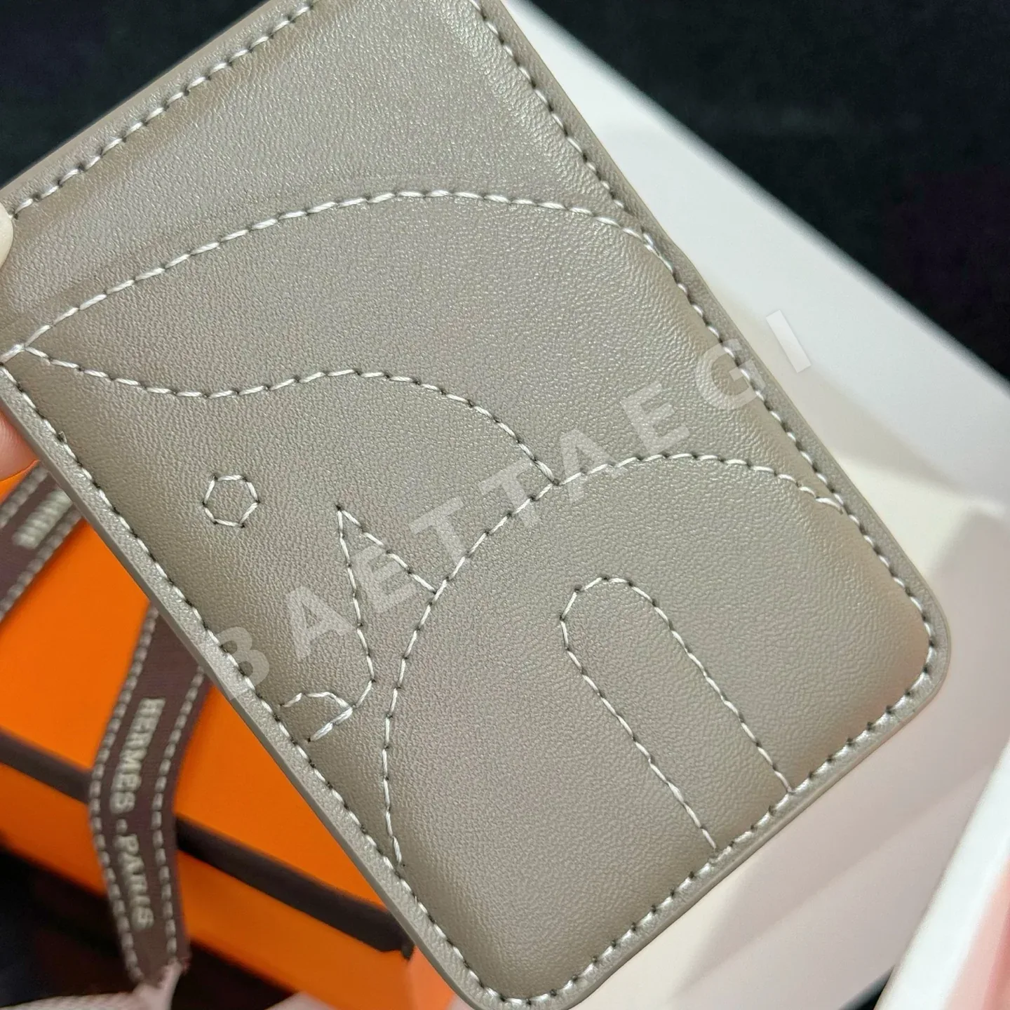 에르메스 맥세이프 마그네틱 지갑 166854 Hermes Wallet 상세 이미지 4