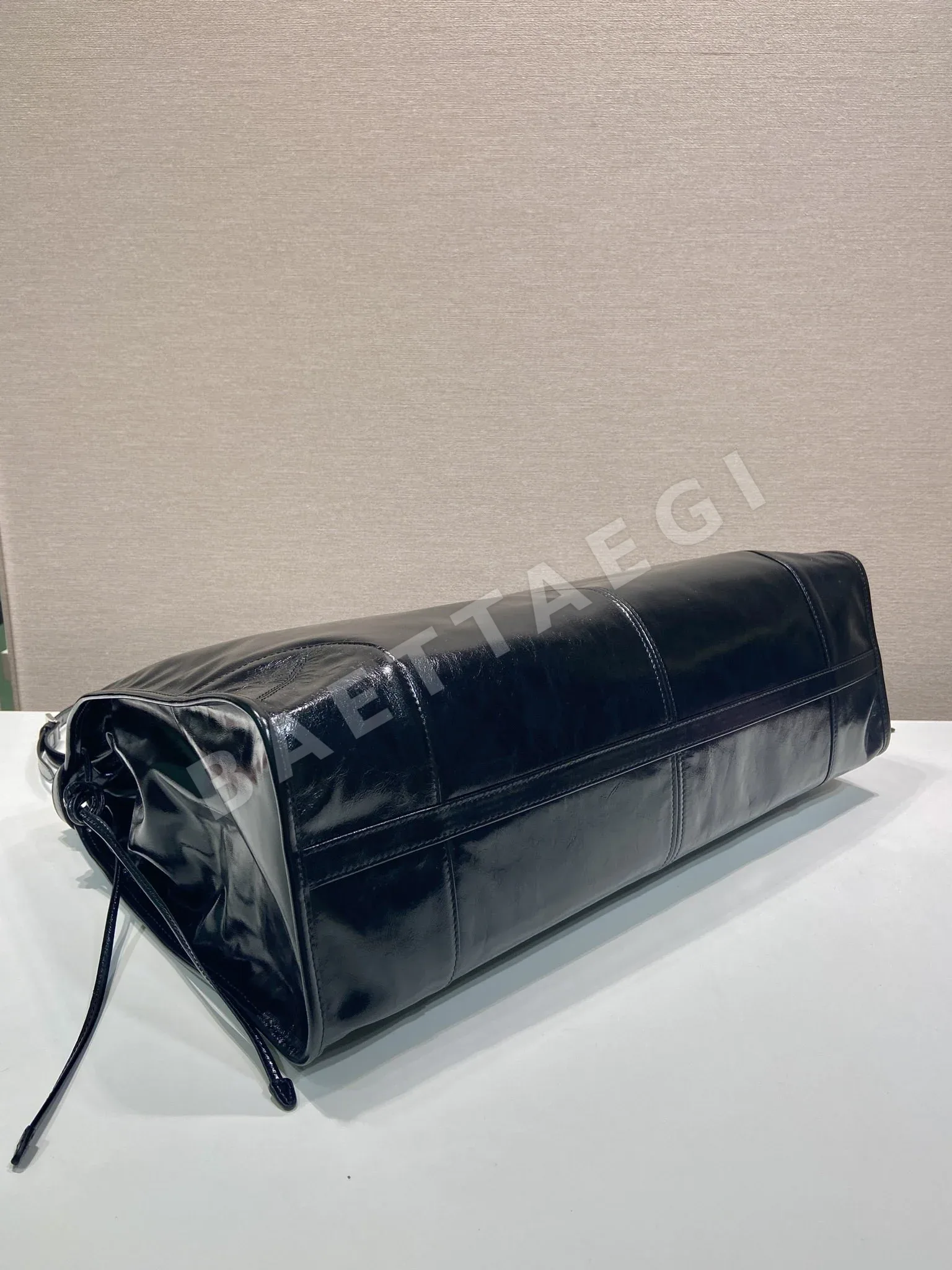 프라다 오일 왁스 가죽 크로스바디 가방 2VG128 상세 이미지 5