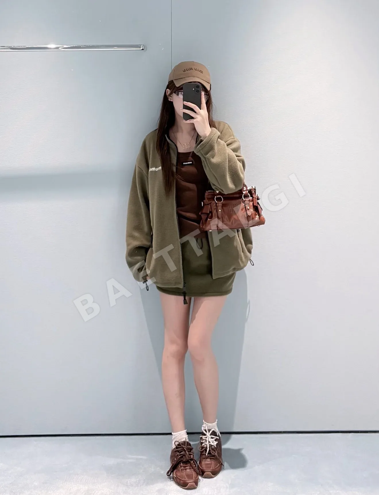 미우미우 올리브그린 플리스 여성 자켓 상세 이미지 3