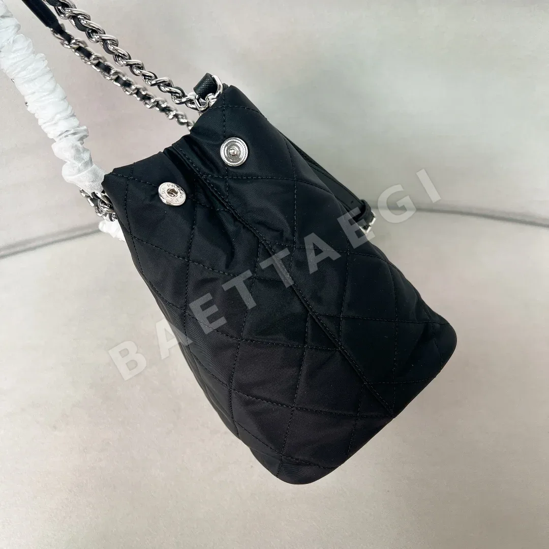 프라다 빈티지 블랙 퀼팅 체인 토트백 1BD650 상세 이미지 4