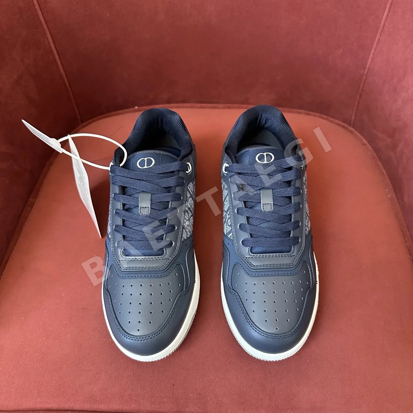디올 로우탑 스니커즈 26388