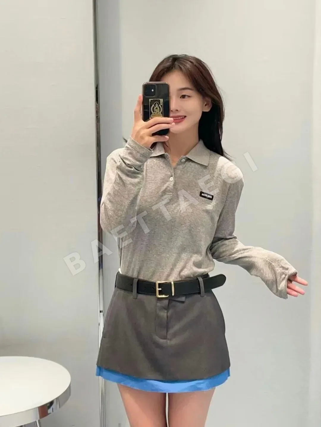 미우미우 숏 폴로 카라 루즈핏 긴팔 티셔츠 상세 이미지 9