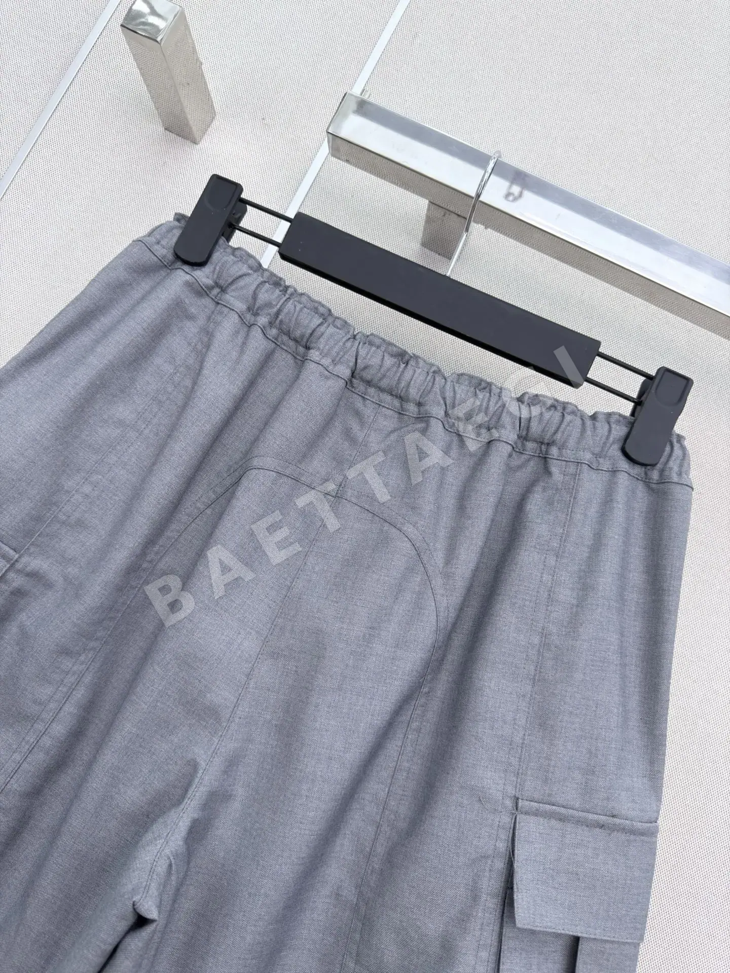 프라다 문자 장식 워크웨어 여성 반바지 상세 이미지 5