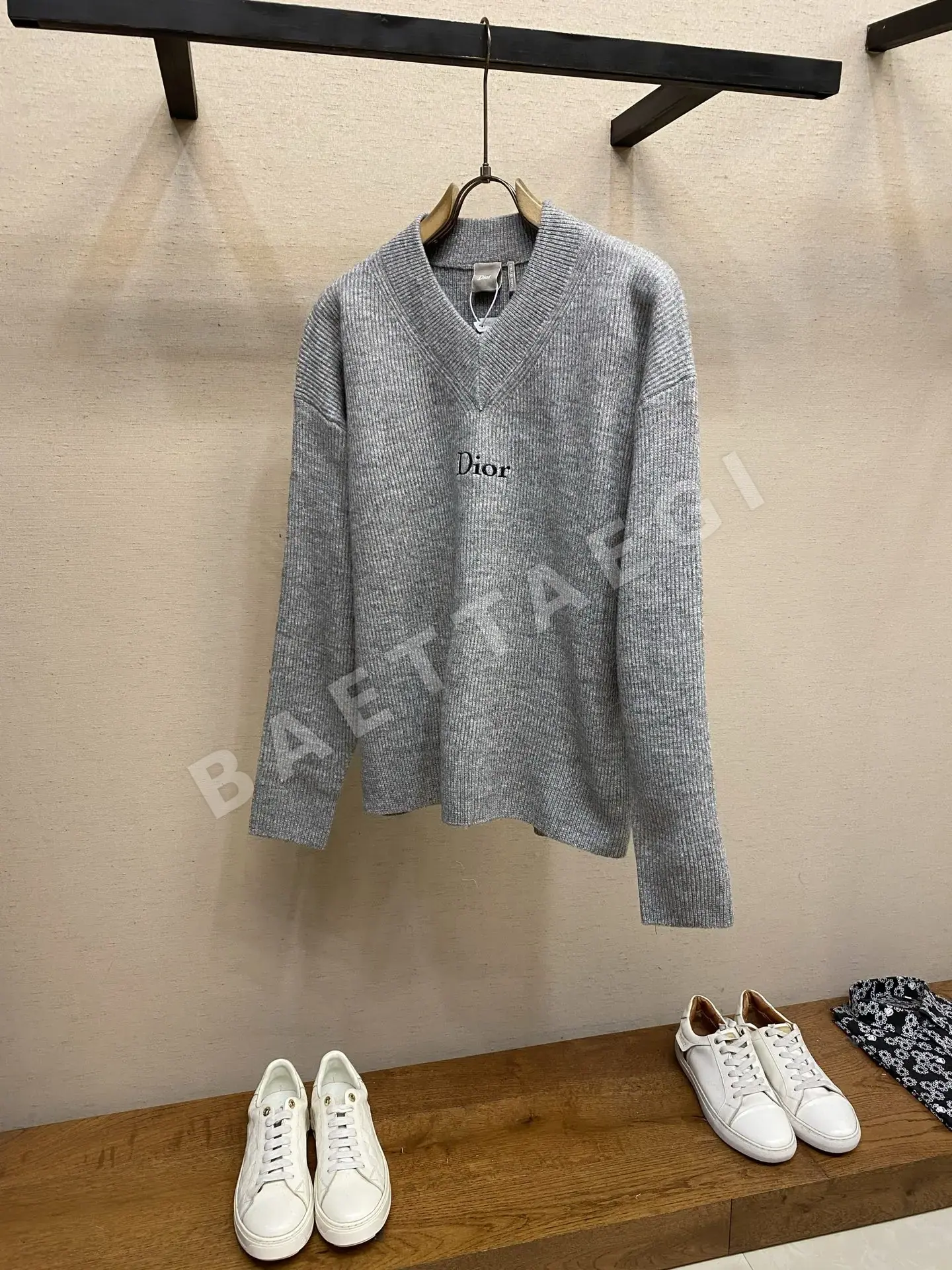디올 울 레터 자수 루즈핏 니트 143354