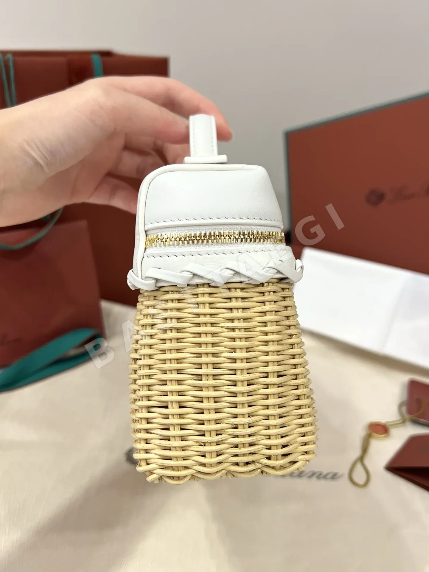 로로피아나 대나무 가죽 패치워크 컴팩트 가방 상세 이미지 4