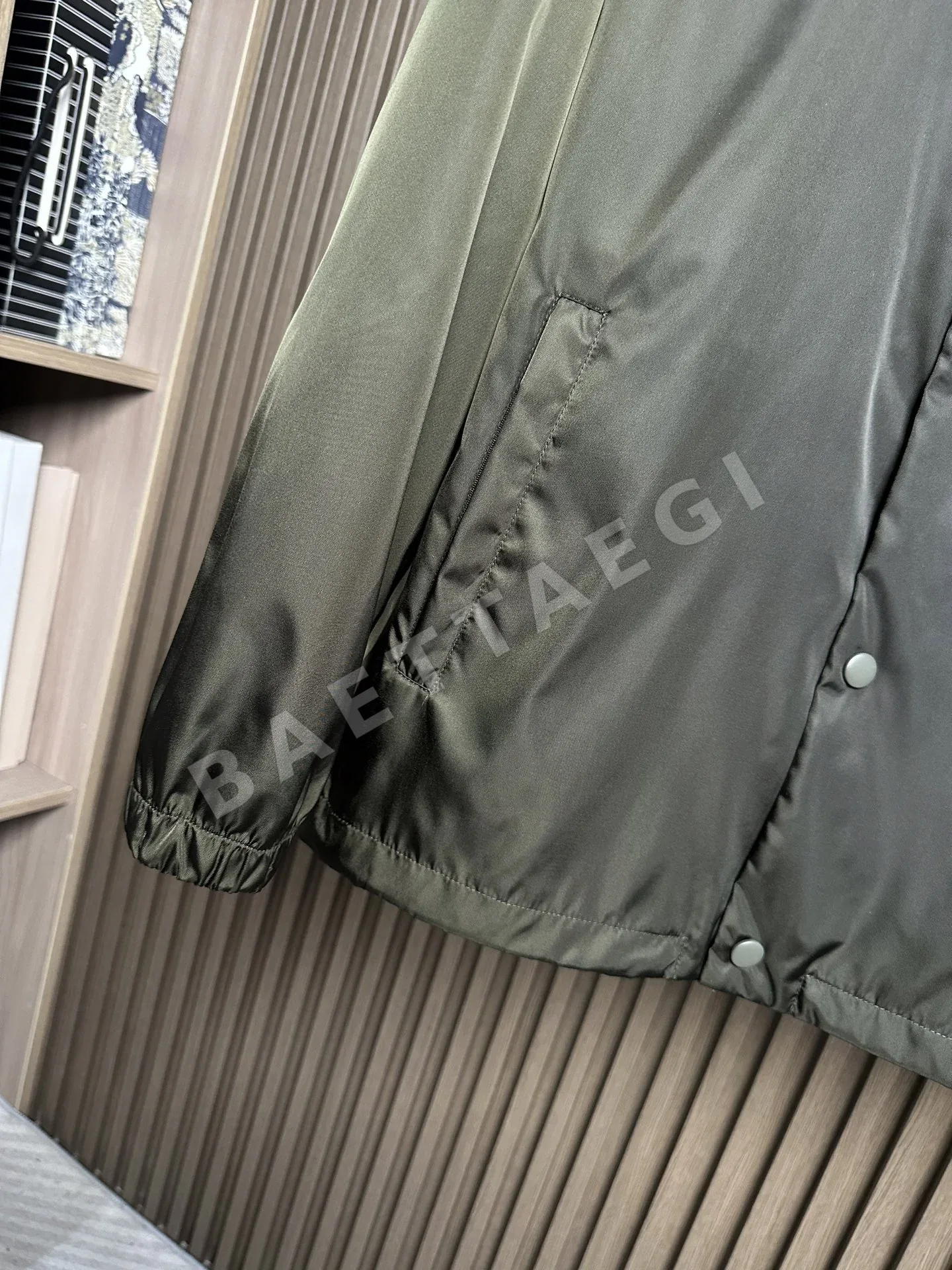 프라다 삼각로고 Re-Nylon 셔츠 자켓 상세 이미지 11