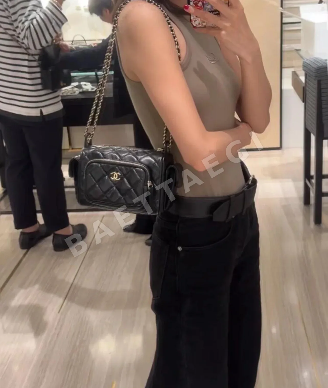 샤넬 클래식 멀티포켓 램스킨 카메라백 상세 이미지 2