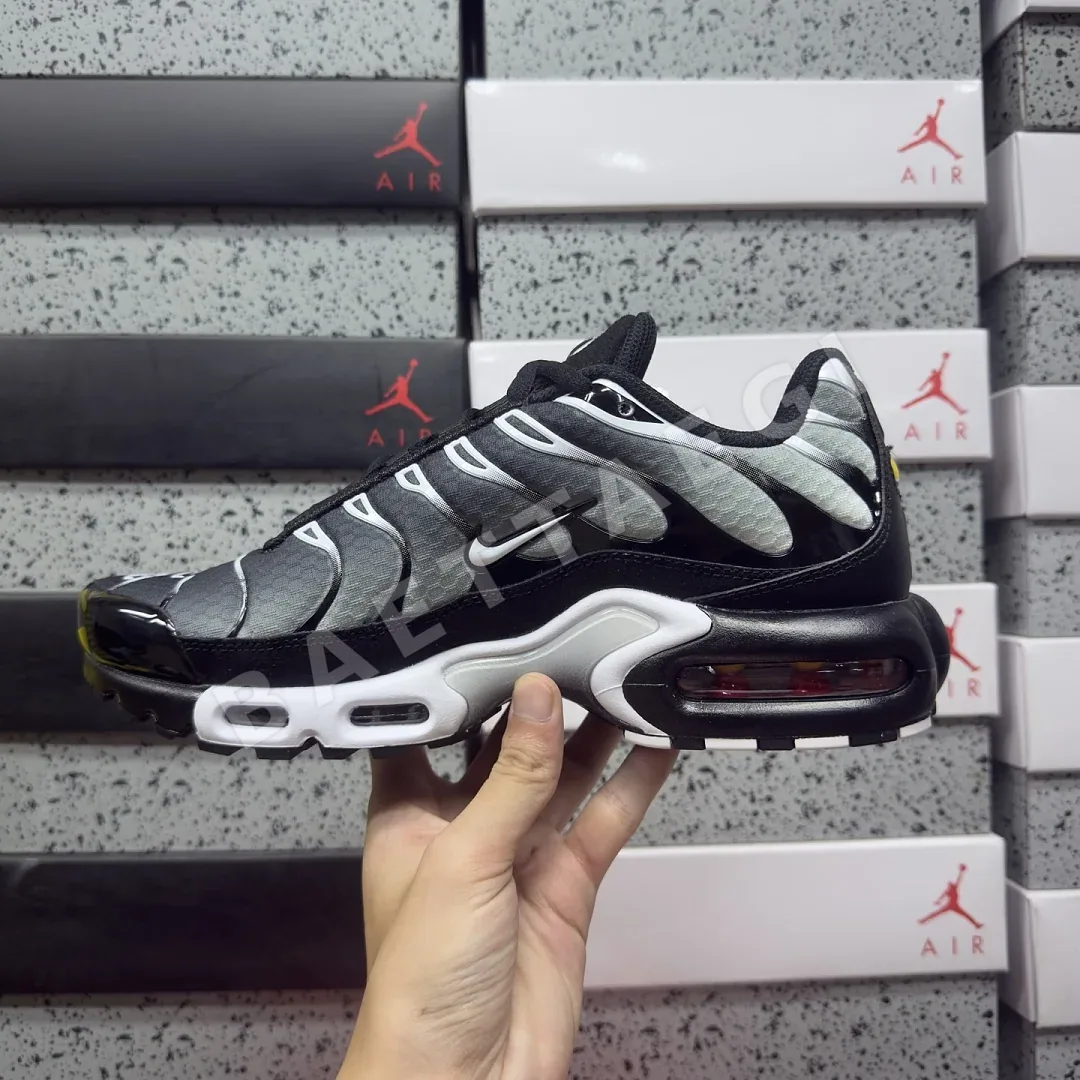 나이키 [TK] 에어 맥스 플러스 DM0032-003 201970 Nike Air Max Plus Black Silver White 상세 이미지 7