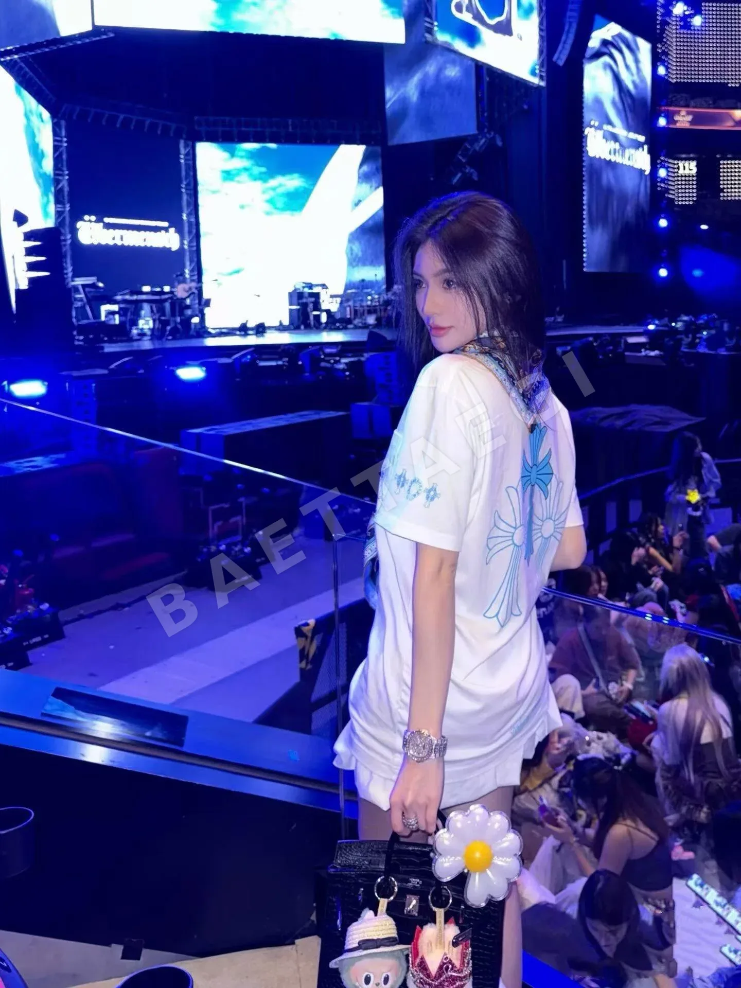 크롬하츠 블루 스리 크로스 프린트 여성 반팔 티셔츠 상세 이미지 7