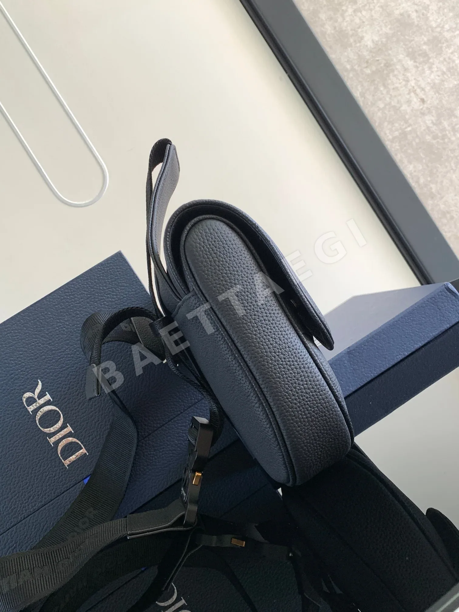디올 새들 블랙 그레인 카프스킨 가방 상세 이미지 2