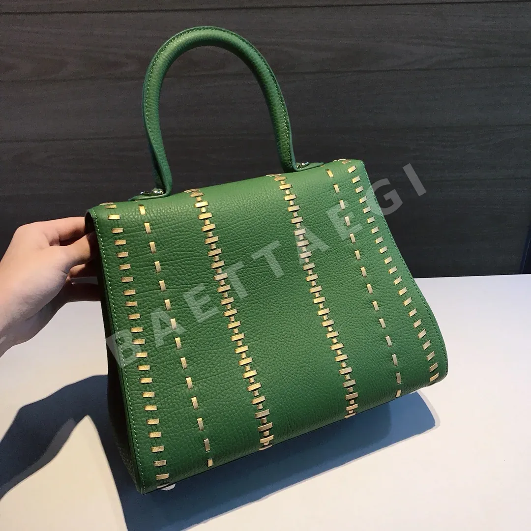 델보 브릴리언트 천연 가죽 숄더백 28 cm 상세 이미지 3