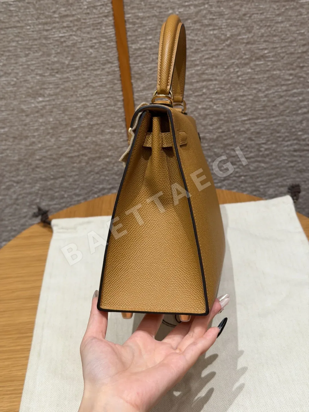에르메스 켈리 25 고마 가죽 가방 상세 이미지 4