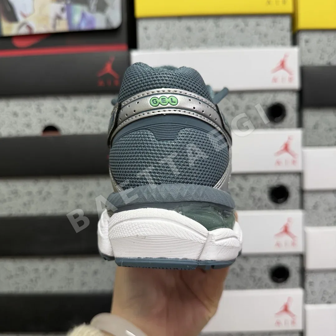 아식스 [TOP] 젤 큐뮬러스 16 1203A733-100 200298 Asics Gel-Cumulus 16 White Ironclad 상세 이미지 9