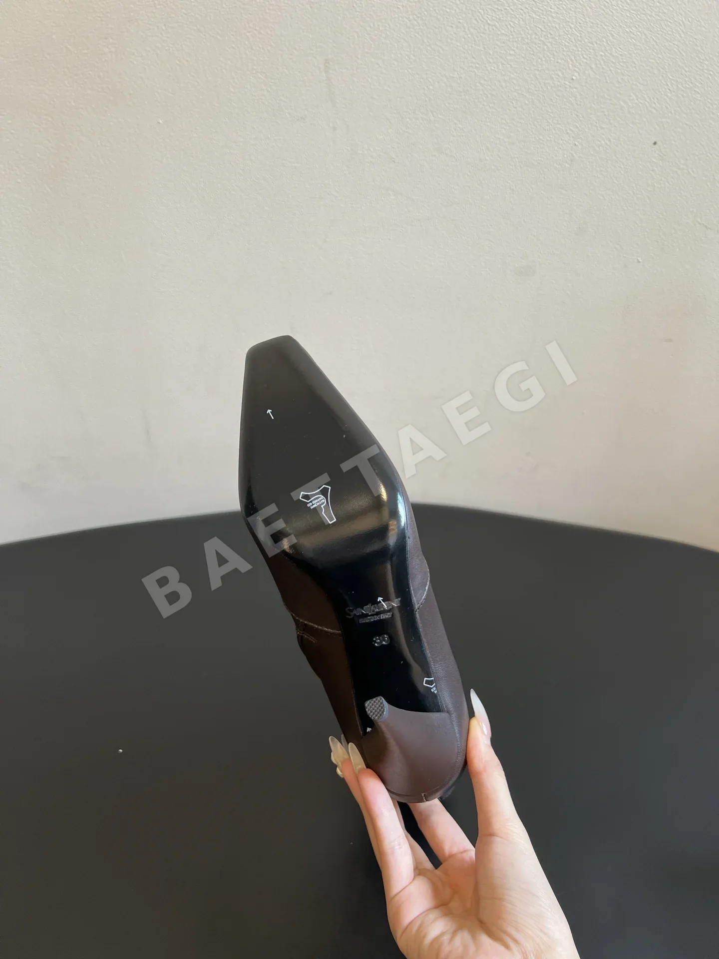 생로랑 부츠 여성 가죽 스퀘어토 상세 이미지 5
