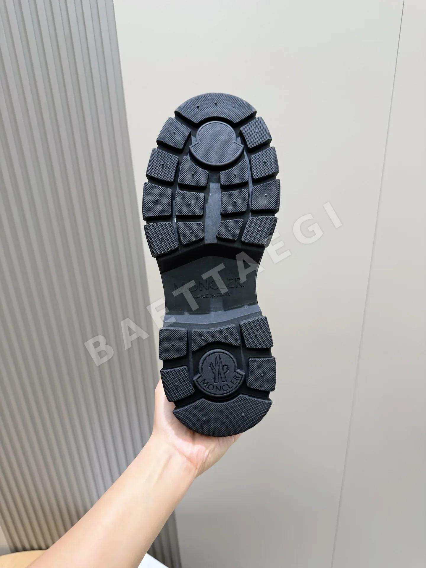 몽클레르 부츠 남성 가죽 하이컷 디자인 상세 이미지 9