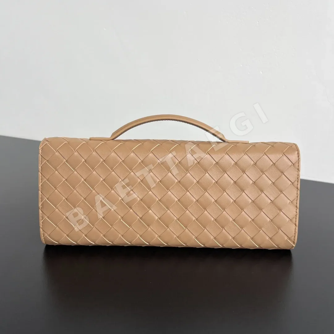 보테가베네타 인트레치오 램스킨 클러치백 상세 이미지 2