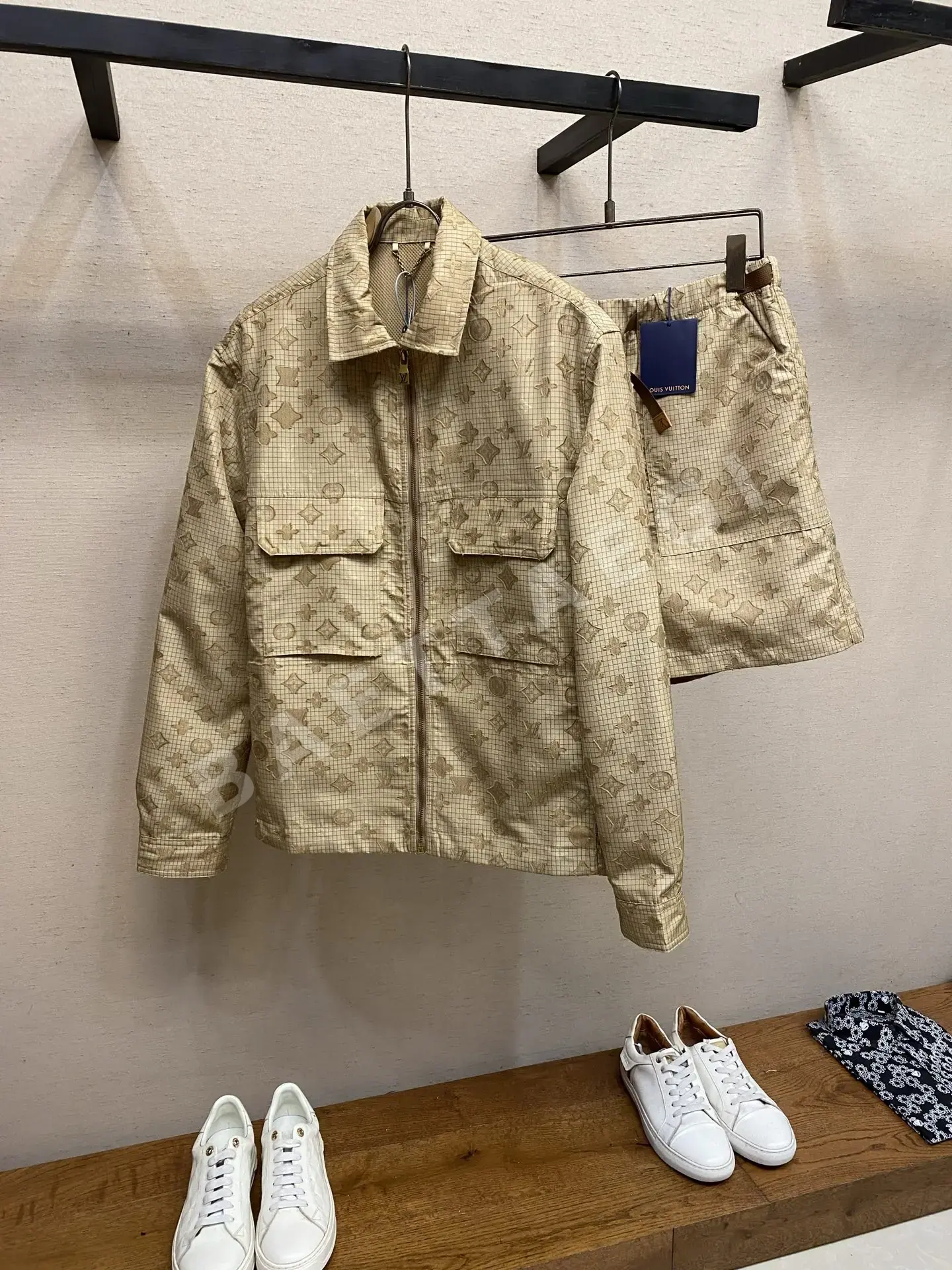 루이비통 LV 모노그램 남성 자켓 상세 이미지 2