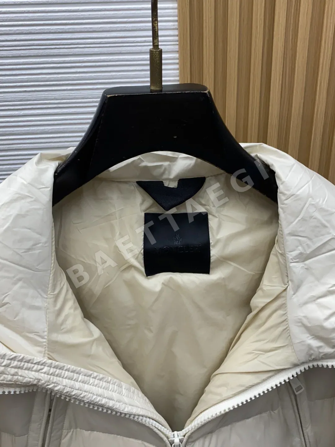 몽클레르 남성 미들 길이 다운 패딩 재킷 상세 이미지 3