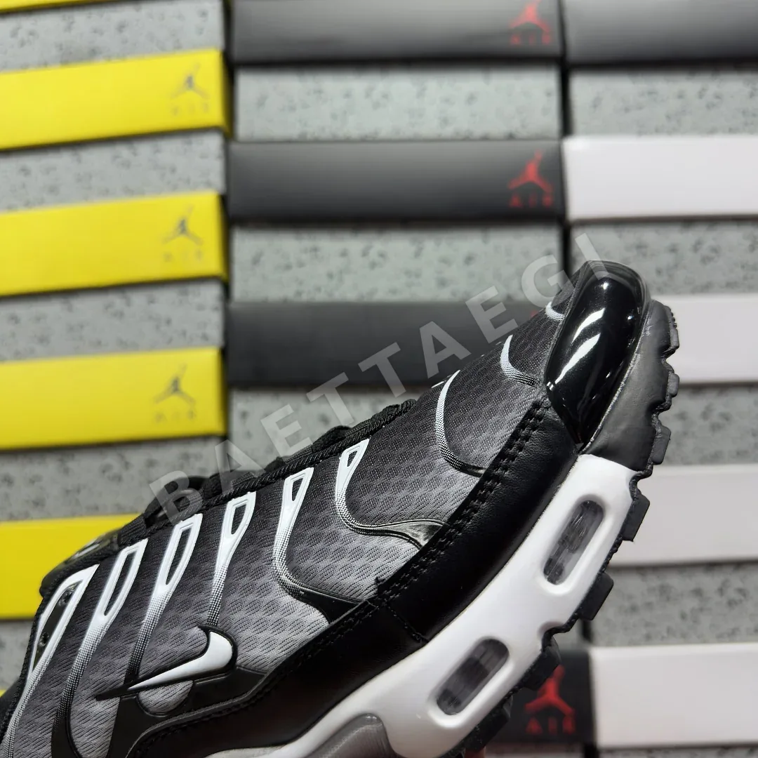 나이키 [BD] 에어 맥스 플러스 DM0032-003 201855 Nike Air Max Plus Black Silver White 상세 이미지 2
