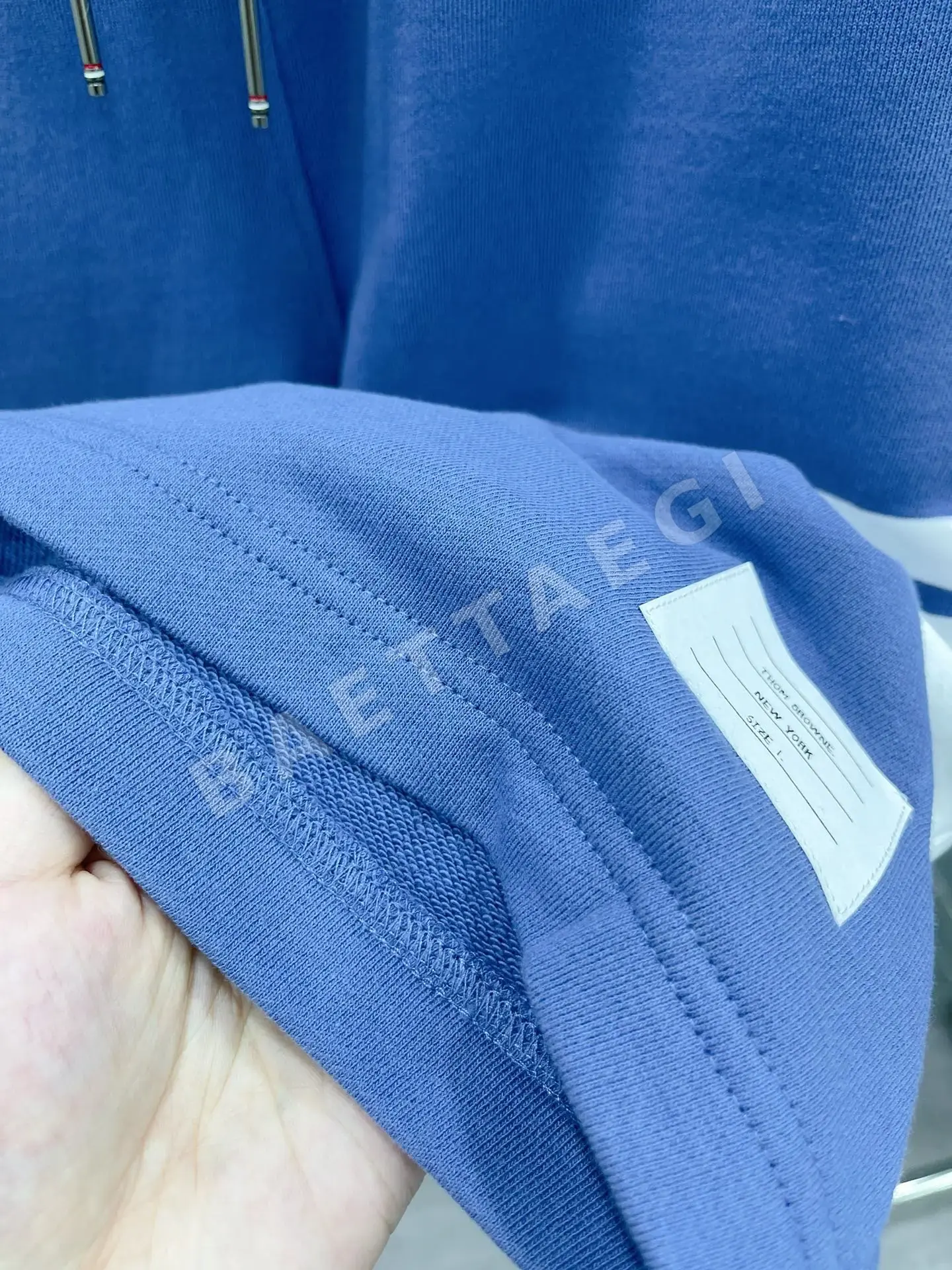톰브라운 4바 스트라이프 코튼 오버핏 반바지 남녀공용 상세 이미지 3