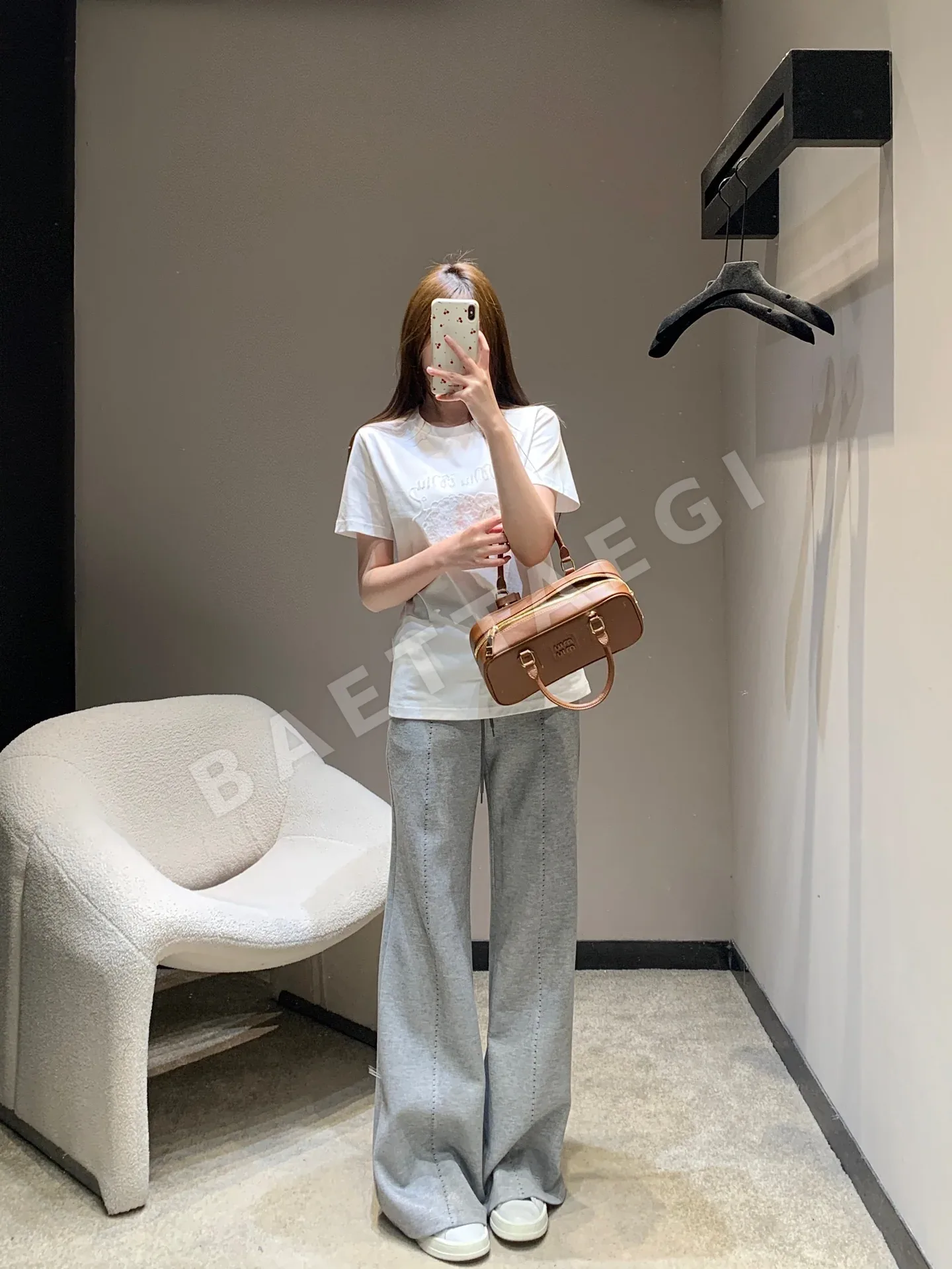 미우미우 레터 자수 반팔 티셔츠 상세 이미지 4