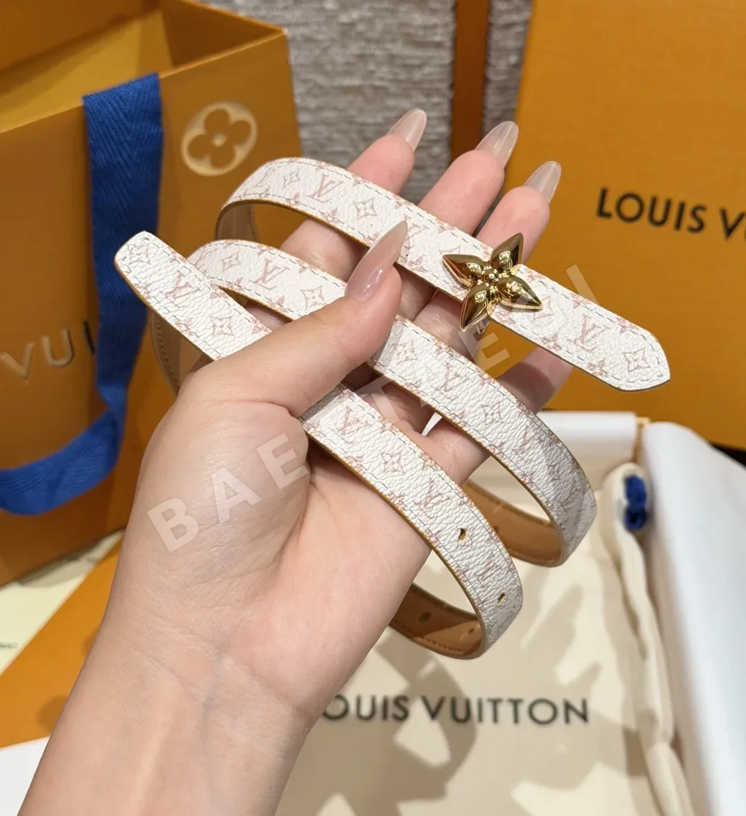 루이비통 MINI FLOWERGRAM 15mm 양면 벨트 상세 이미지 4