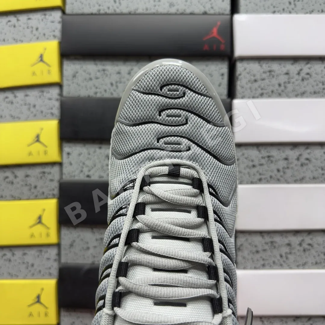 나이키 [TK] 에어 맥스 플러스 852630-021 201973 Nike Air Max Plus Wolf Grey 상세 이미지 4