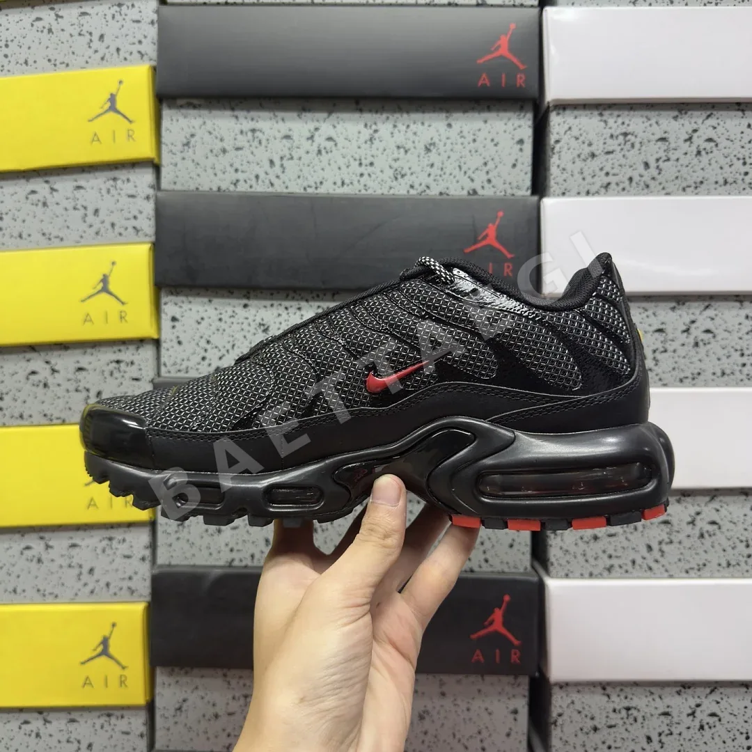 나이키 [BD] 에어 맥스 플러스 DO6383-001 201906 Nike Air Max Plus Metal Mesh Black Red 상세 이미지 2